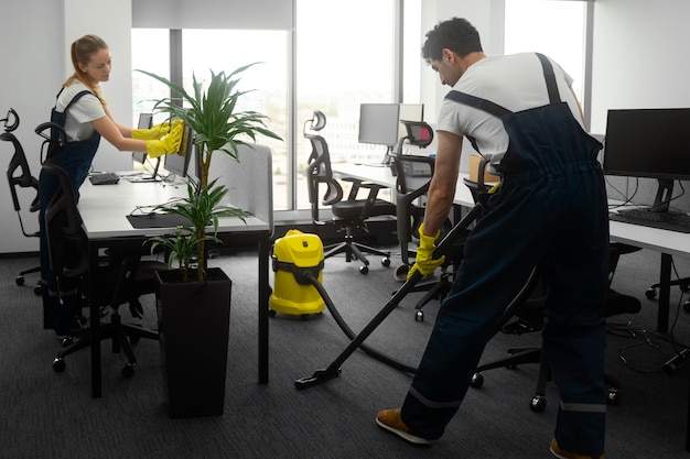 fpdl.in_full-shot-people-cleaning-office_23-2150454568_normal-1.jpg